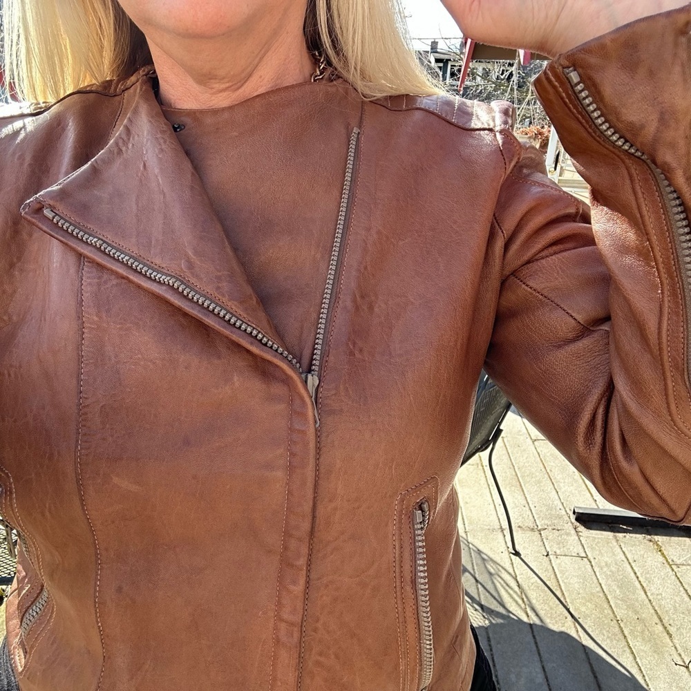 Xl Gap Edition vintage leather coat in cognac color. Buttery soft w cool details - Picture 9 of 16